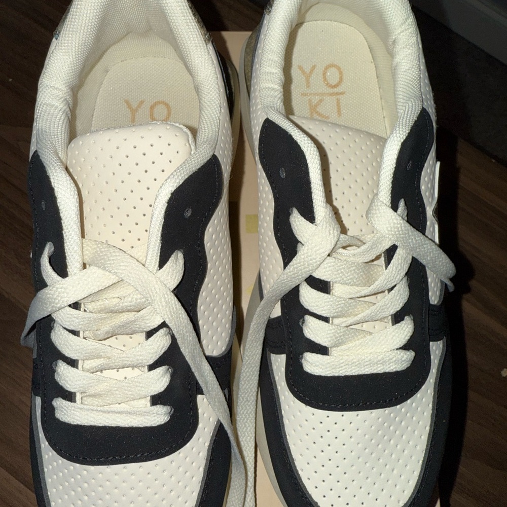 YOKI Black White Gold Star Chunky Chic Glam Women’s Sneakers Size 10 New in Box - Picture 3 of 5